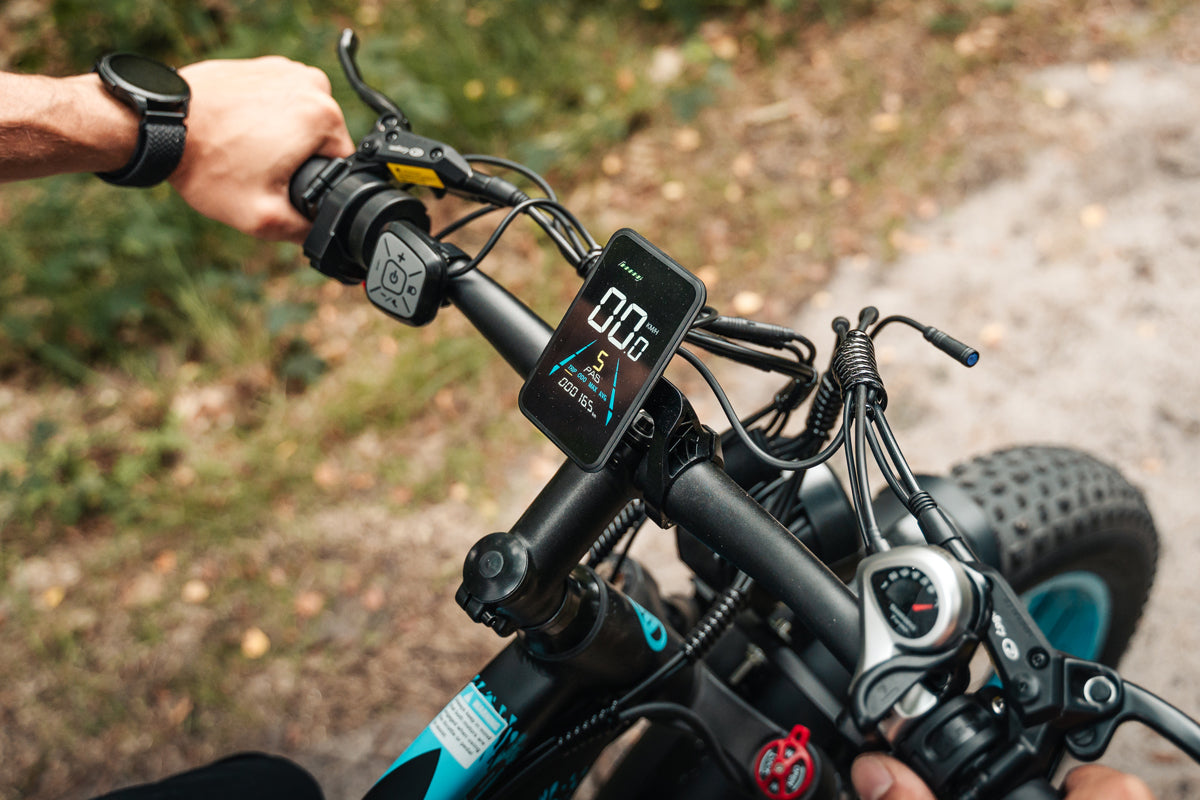 Thumb Throttle vs. Twist Throttle for E-Bikes: Which Is Better?